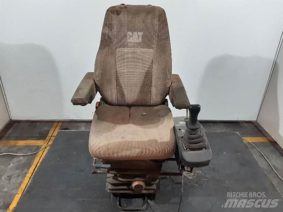 CAT M312 Kabiny i wnętrze