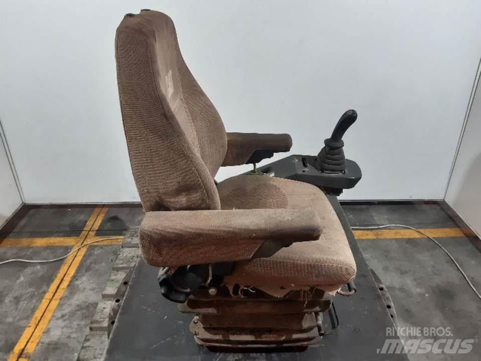 CAT M312 Kabiny i wnętrze