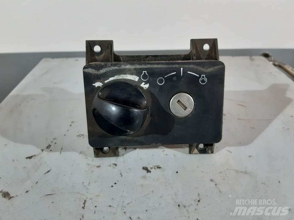 CAT M313C Kabiny i wnętrze