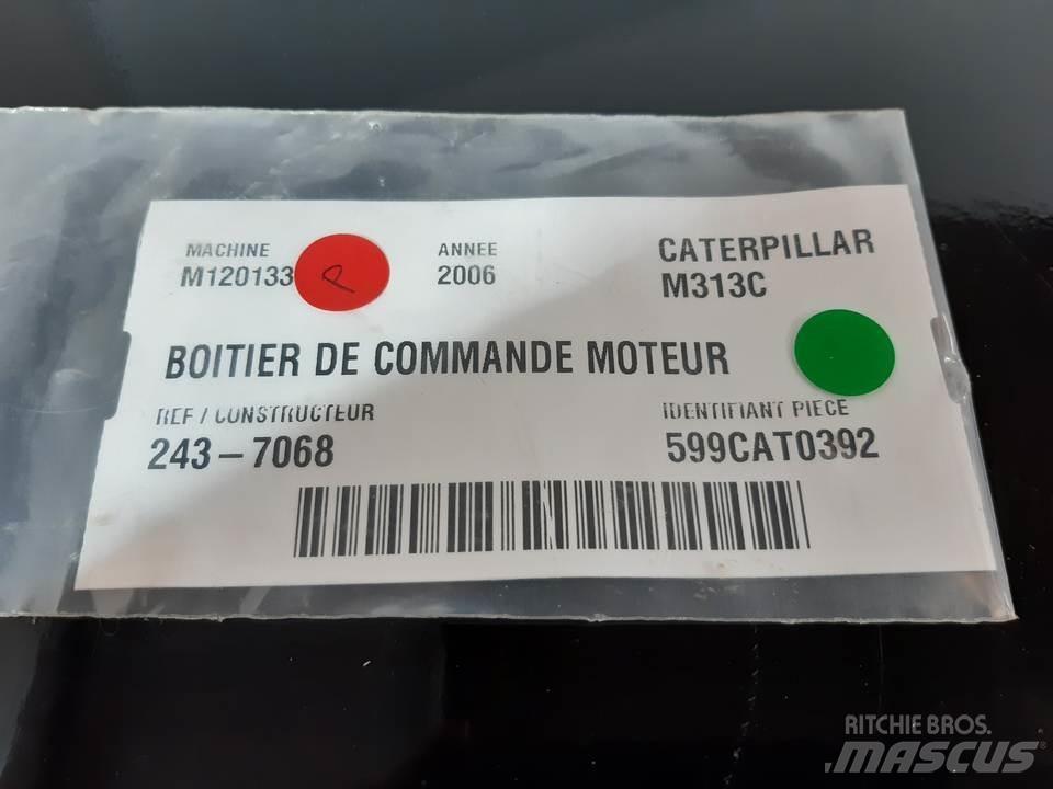 CAT M313C Kabiny i wnętrze