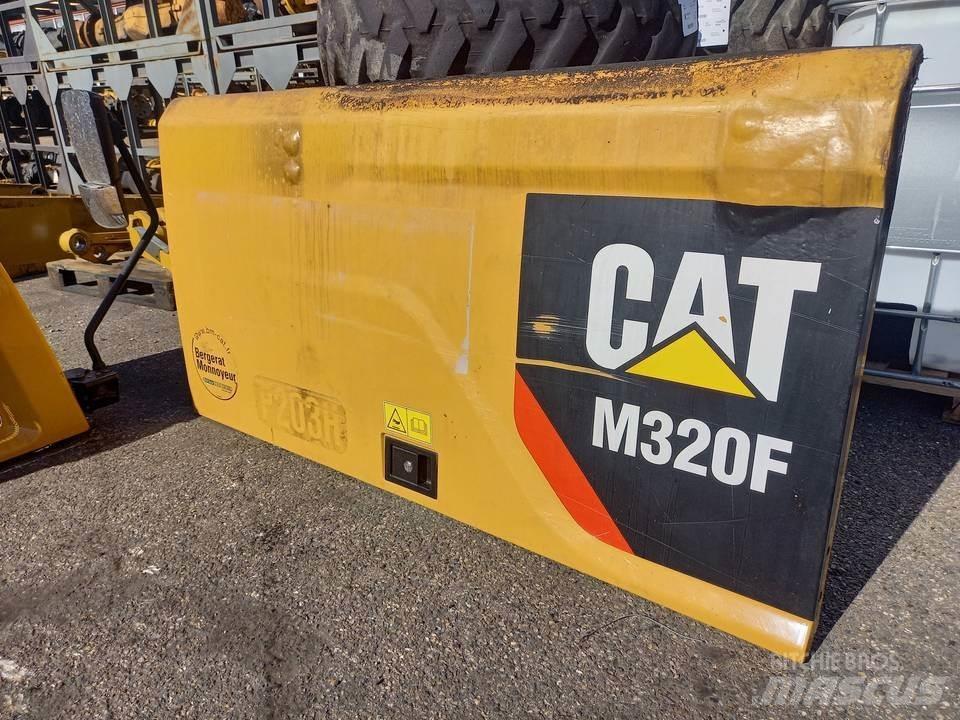 CAT M320F Kabiny i wnętrze