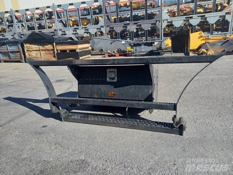CAT M320F Kabiny i wnętrze