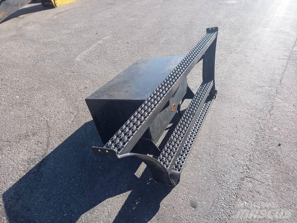 CAT M320F Kabiny i wnętrze