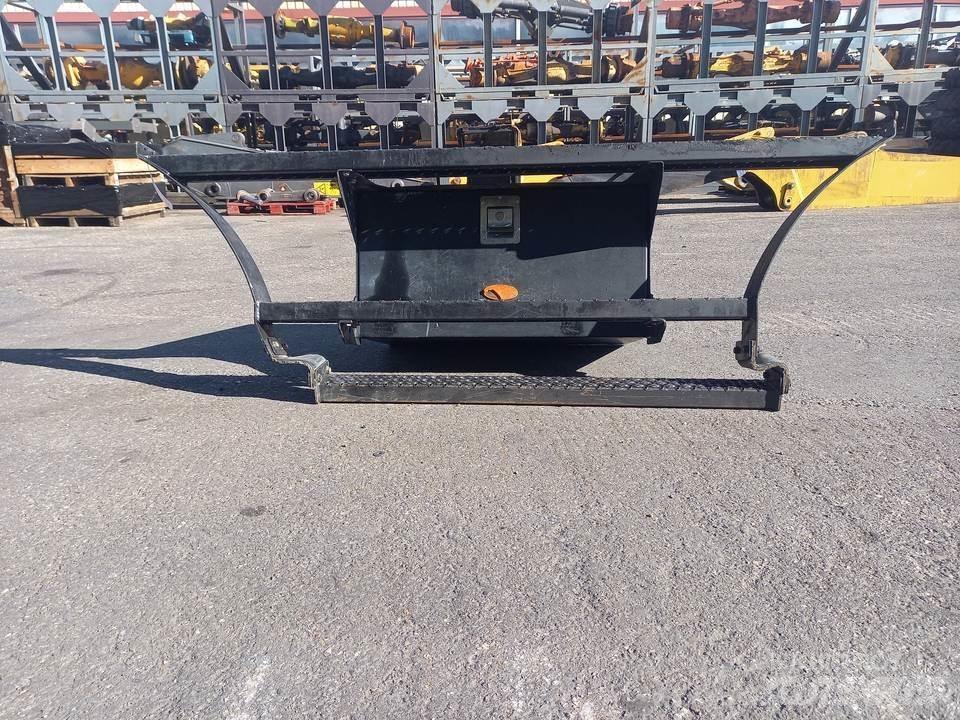 CAT M320F Kabiny i wnętrze