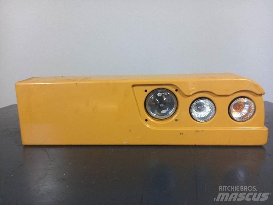 CAT M320F Kabiny i wnętrze