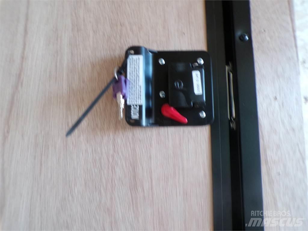  Stealth Przyczepy ze skrzynią zamkniętą