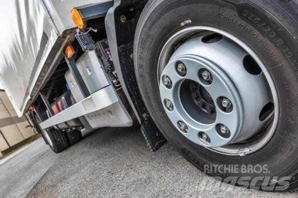 Volvo FL 210 Żurawie samochodowe