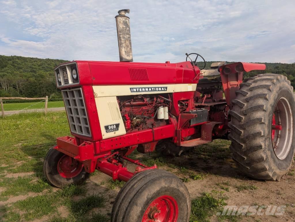 International 966 Ciągniki rolnicze