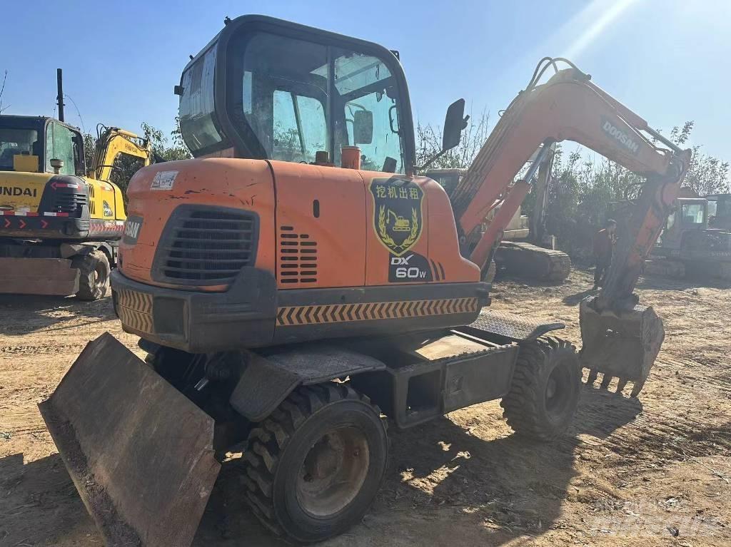 Doosan DX60W Minikoparki