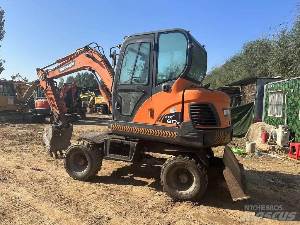 Doosan DX60W Minikoparki