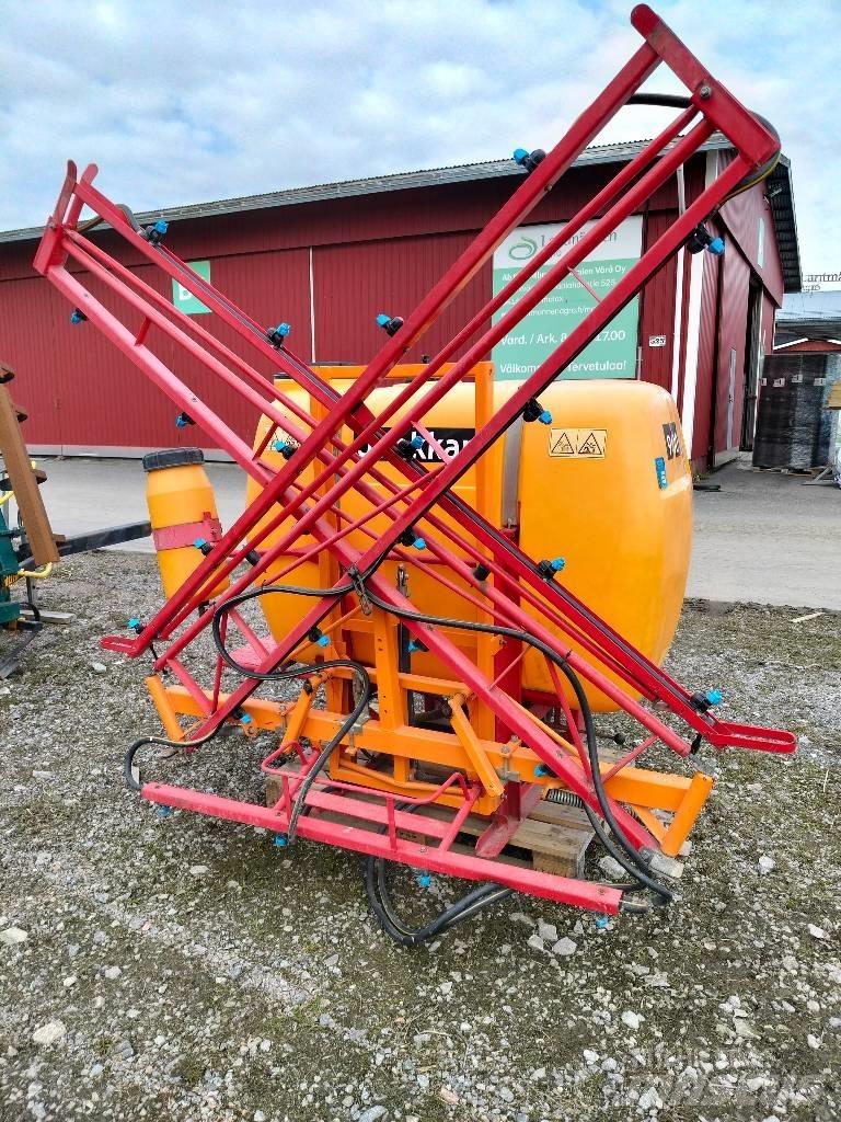 Junkkari 900 / 12 Zamontowane opryskiwacze