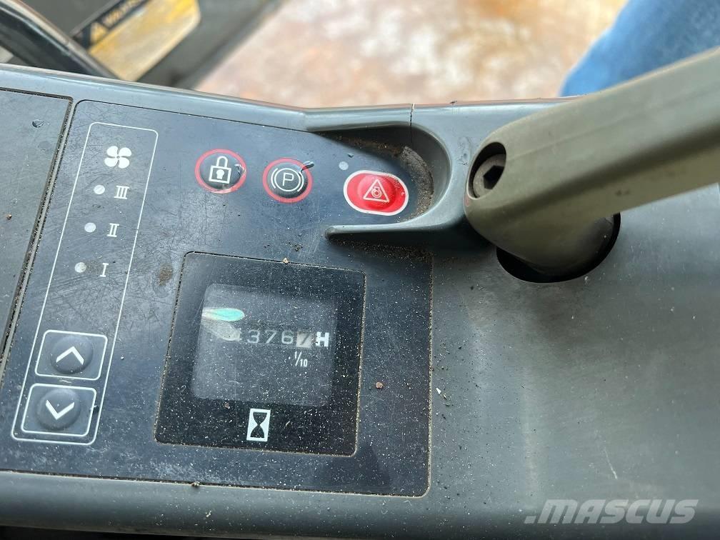 JCB JS 240 LC Koparki gąsienicowe