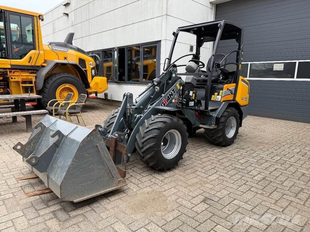 GiANT G2700 Ładowarki kołowe