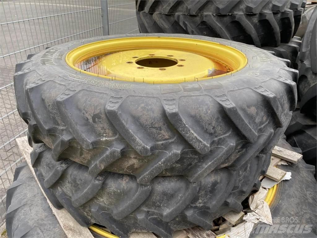 BKT 270/95R32 Opony, koła i felgi