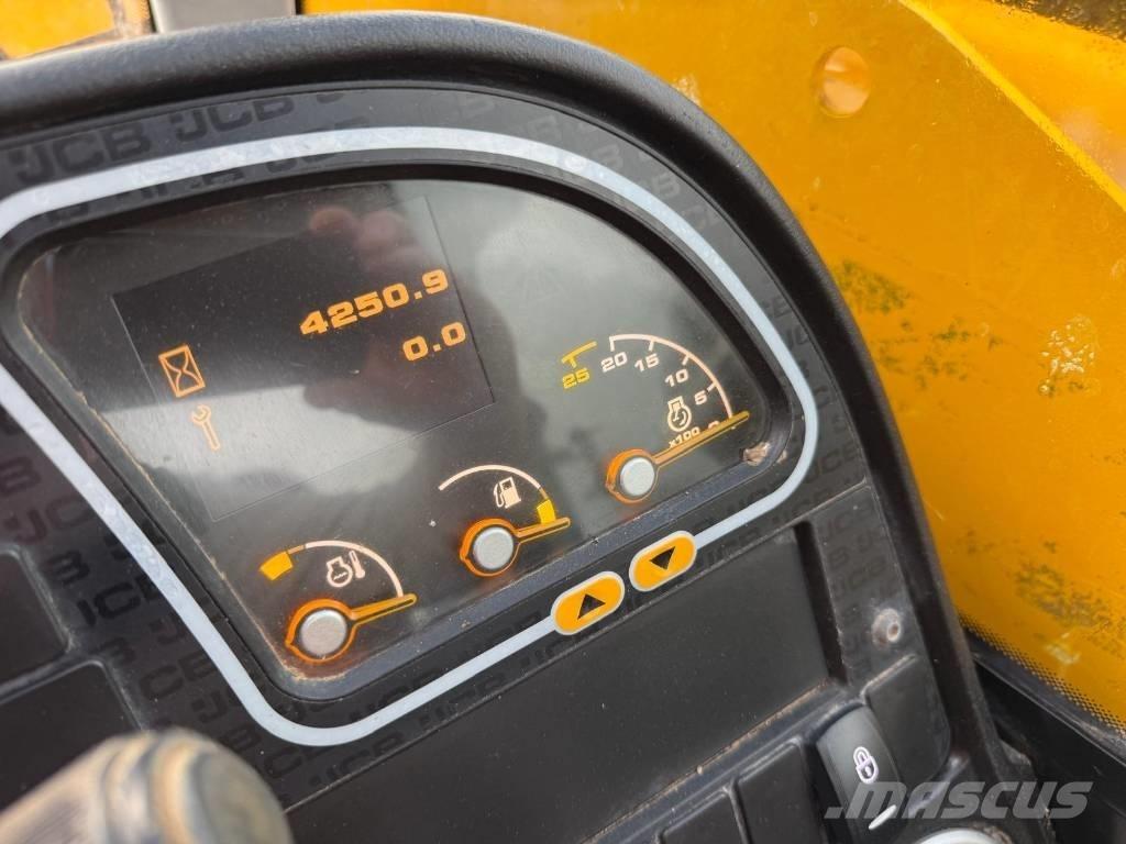 JCB 535-140 Hiviz Ładowarki teleskopowe
