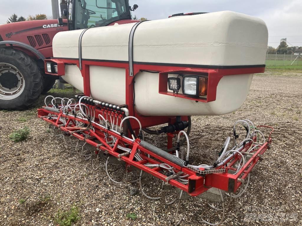  Agrovo 3000 liter Zamontowane opryskiwacze