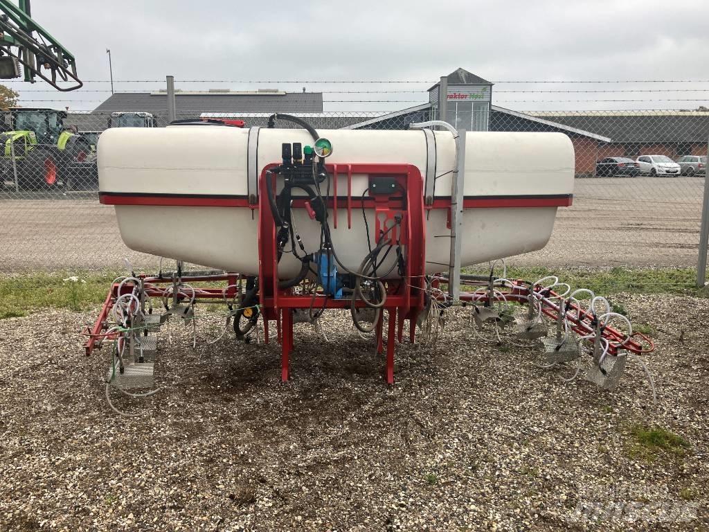 Agrovo 3000 liter Zamontowane opryskiwacze