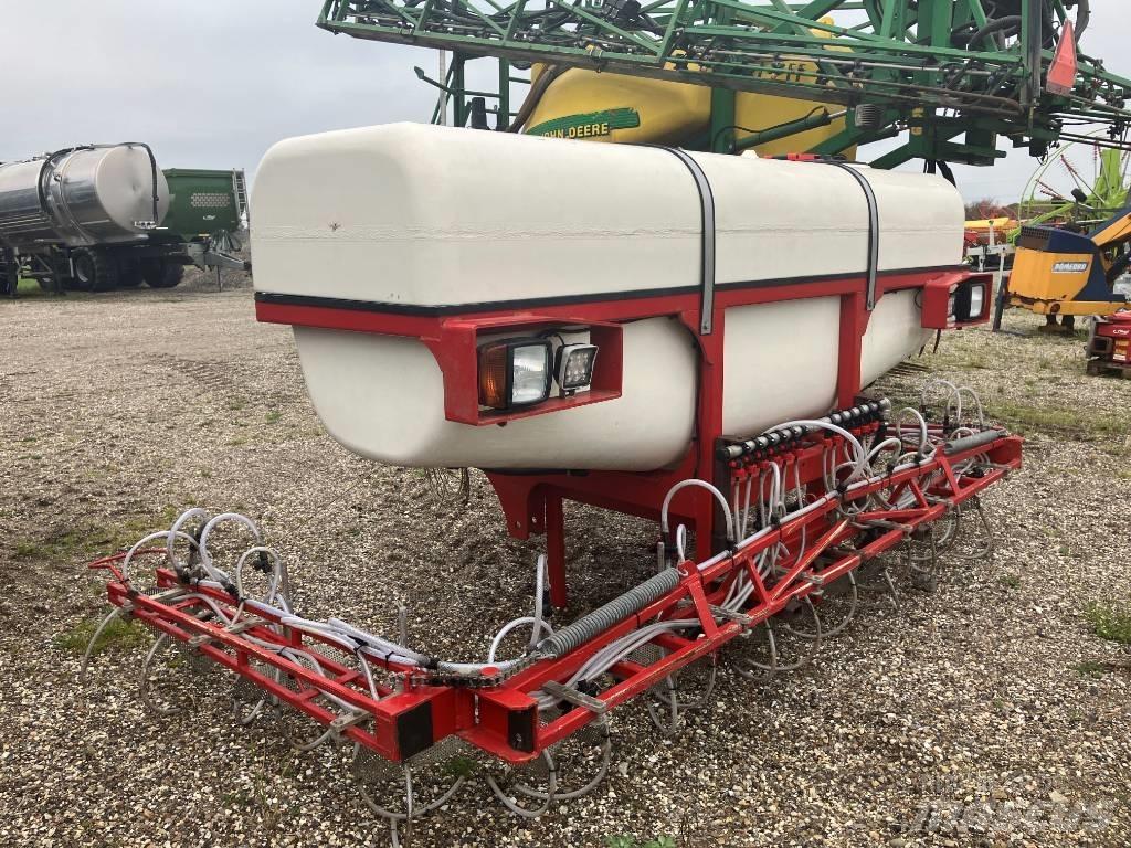  Agrovo 3000 liter Zamontowane opryskiwacze