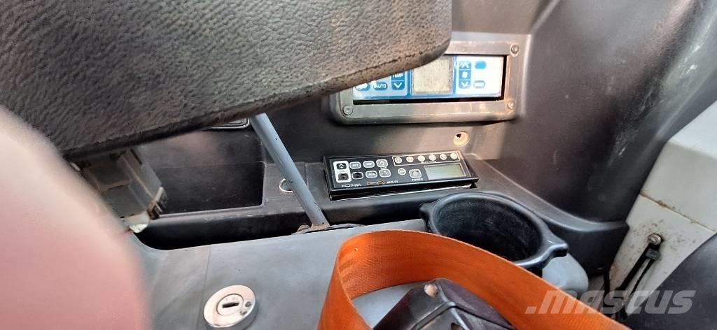 Takeuchi TB 295W Koparki kołowe