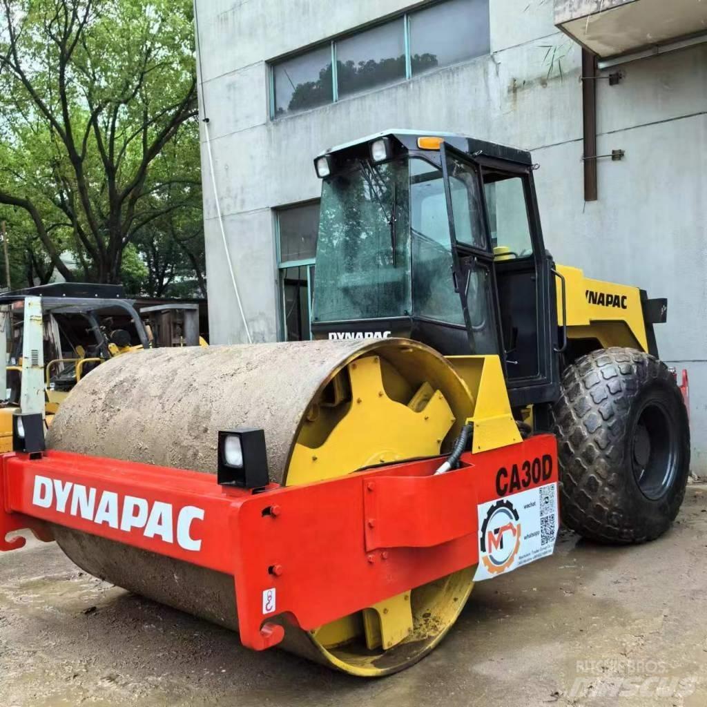 Dynapac CA30D Walce jednobębnowe