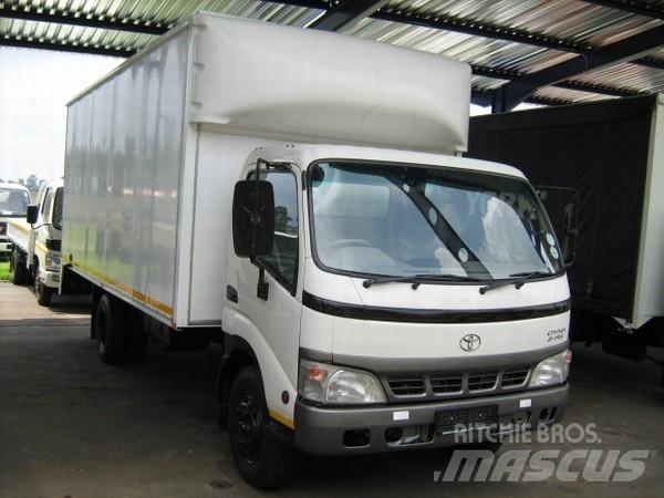 Toyota Dyna 8145 Samochody ciężarowe ze skrzynią zamkniętą
