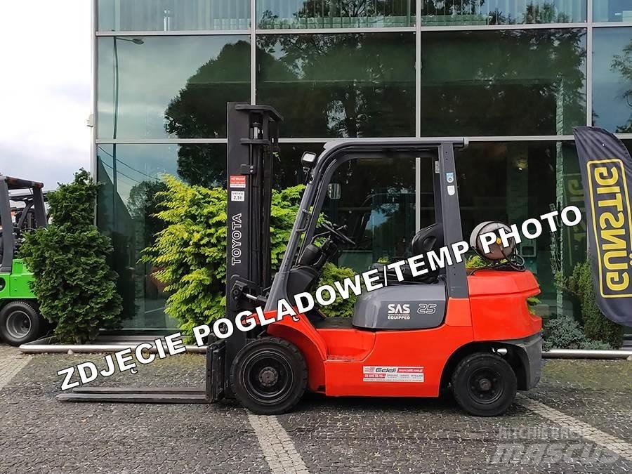 Toyota 42-7FGF25 Wózki LPG