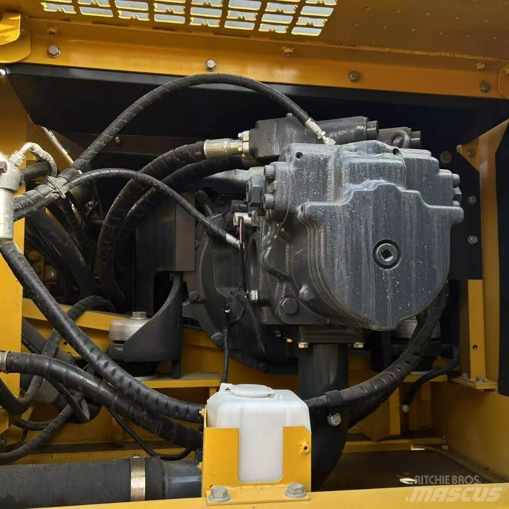 Komatsu 450 Koparki gąsienicowe