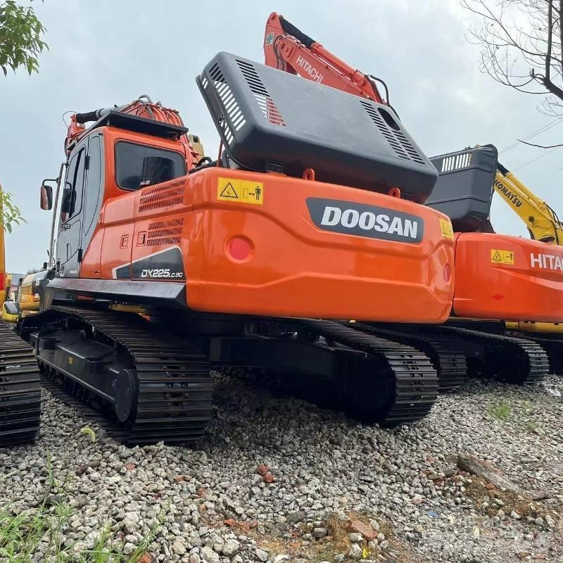 Doosan DX 225 Koparki gąsienicowe
