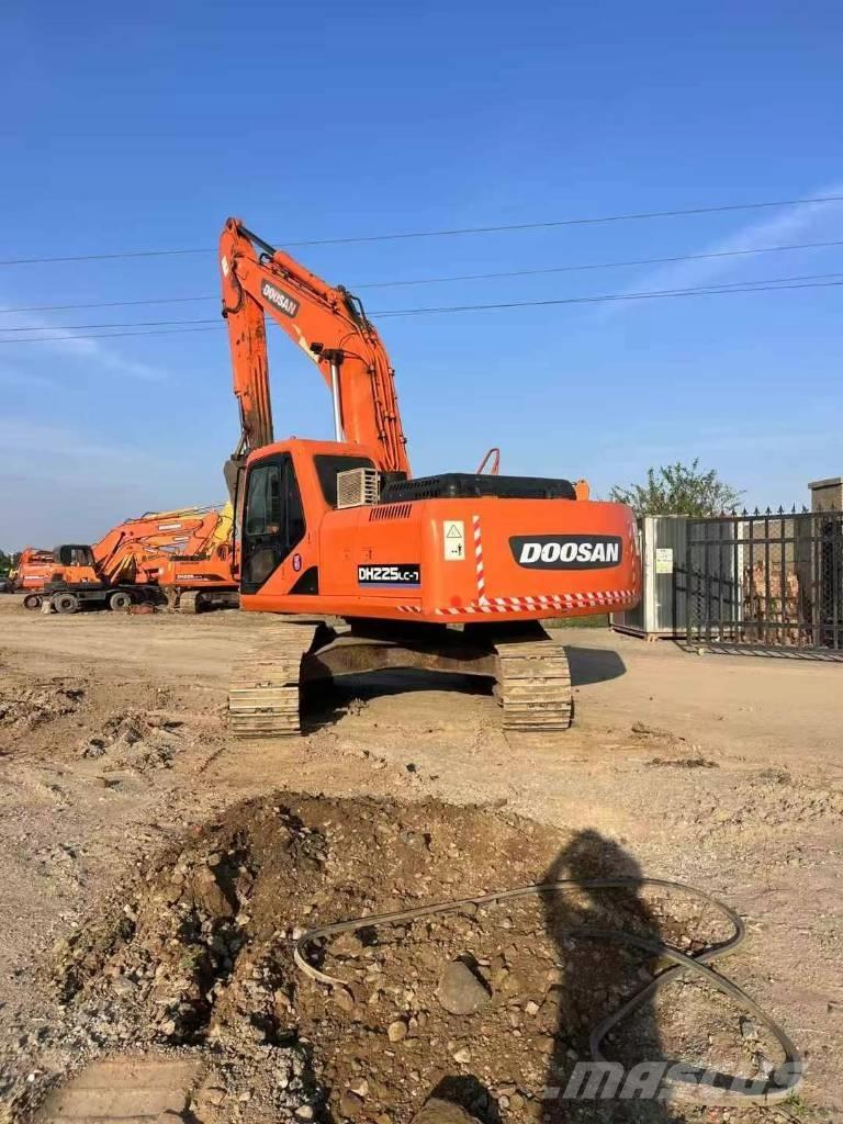 Doosan DH 225 LC-9 Koparki gąsienicowe
