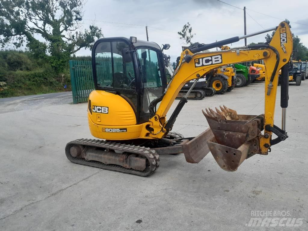 JCB 8025 Minikoparki