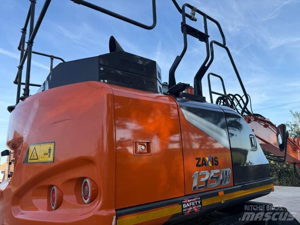 Hitachi ZX 135 W-7 Koparki kołowe