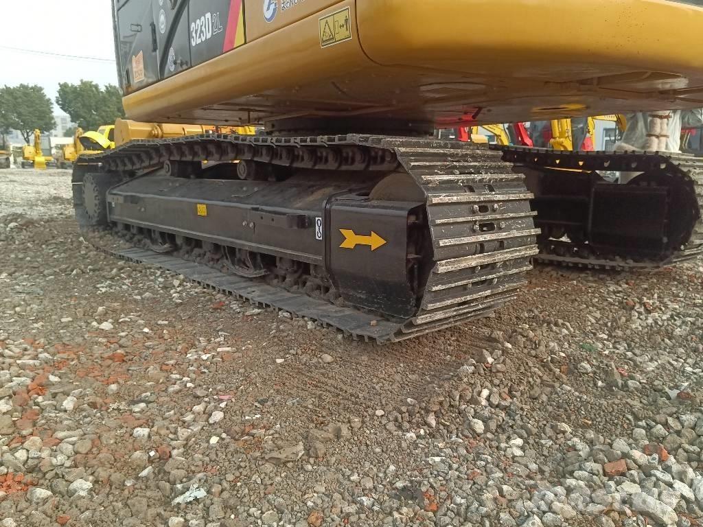 CAT 323 D Koparki gąsienicowe