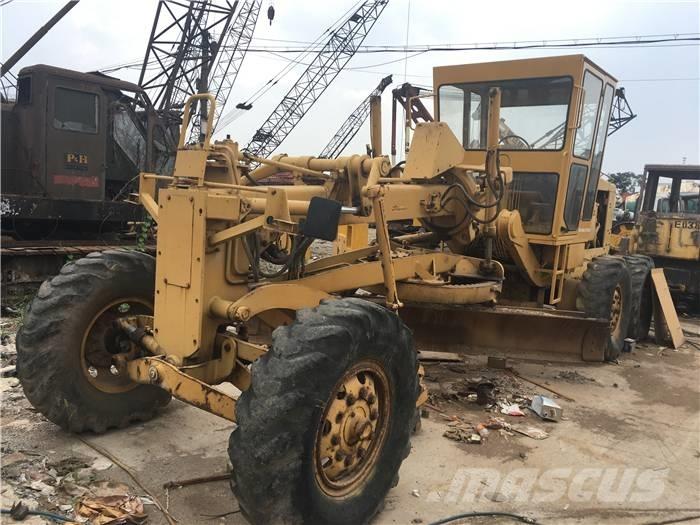 Komatsu GD 623 A Równiarki