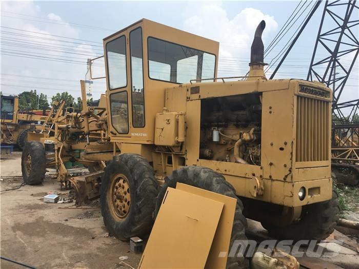 Komatsu GD 623 A Równiarki