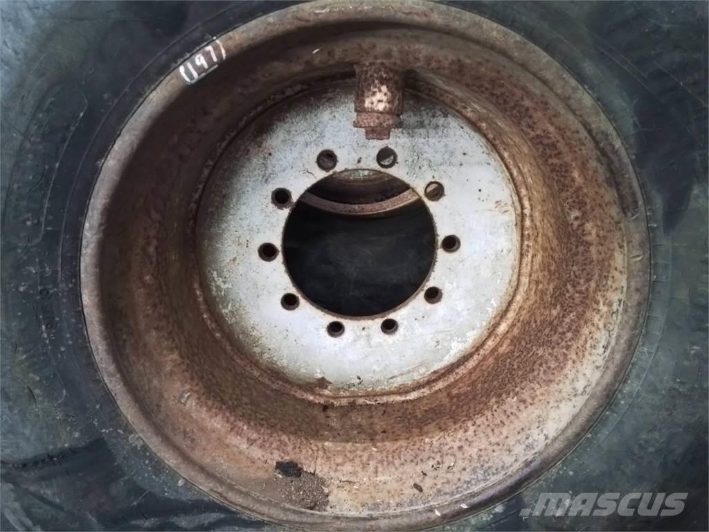 Valmet 836 20x26,5 Opony, koła i felgi