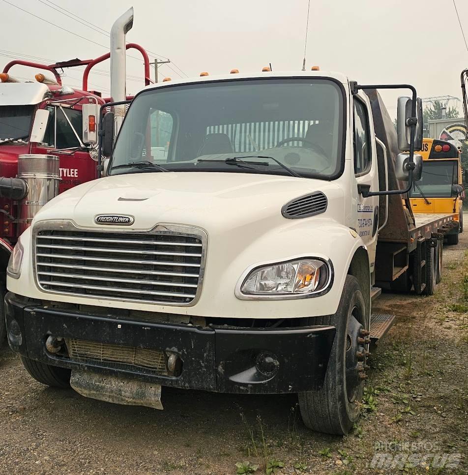 Freightliner M2 Ciężarówki typu Platforma / Skrzynia
