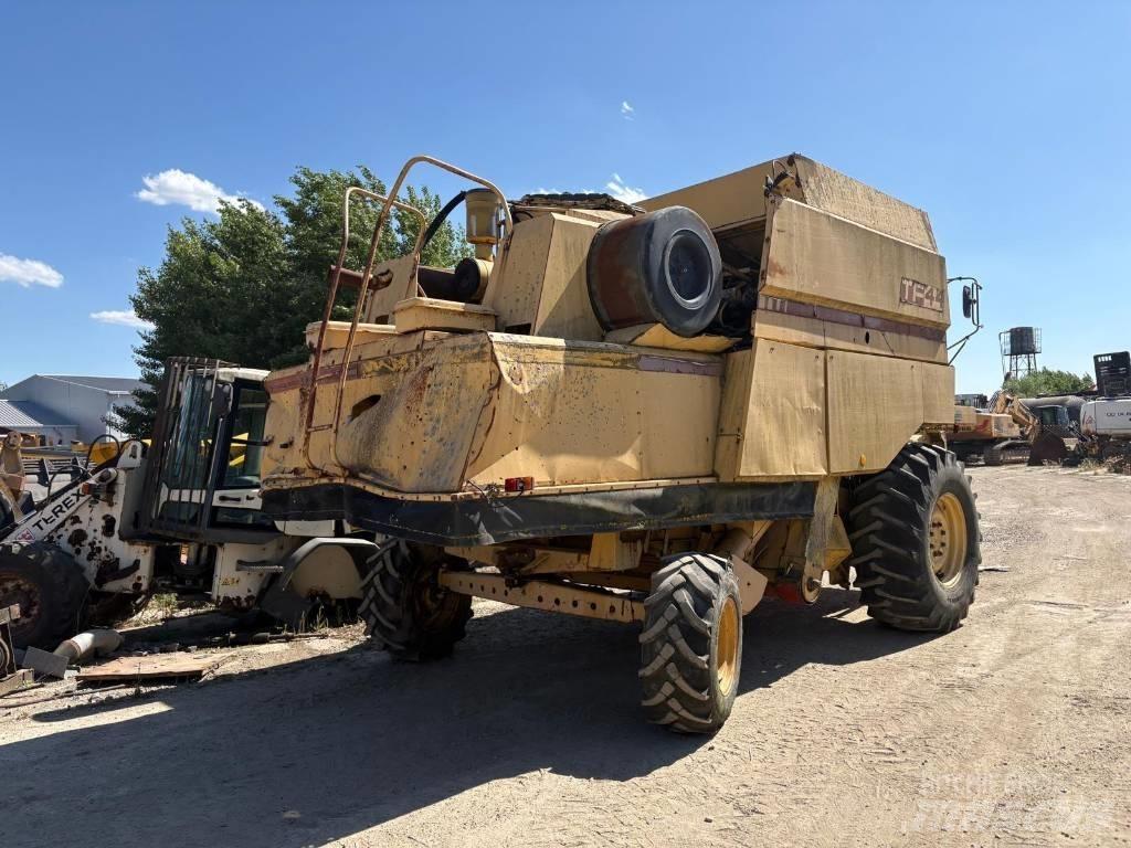 New Holland TF 42 Kombajny zbożowe
