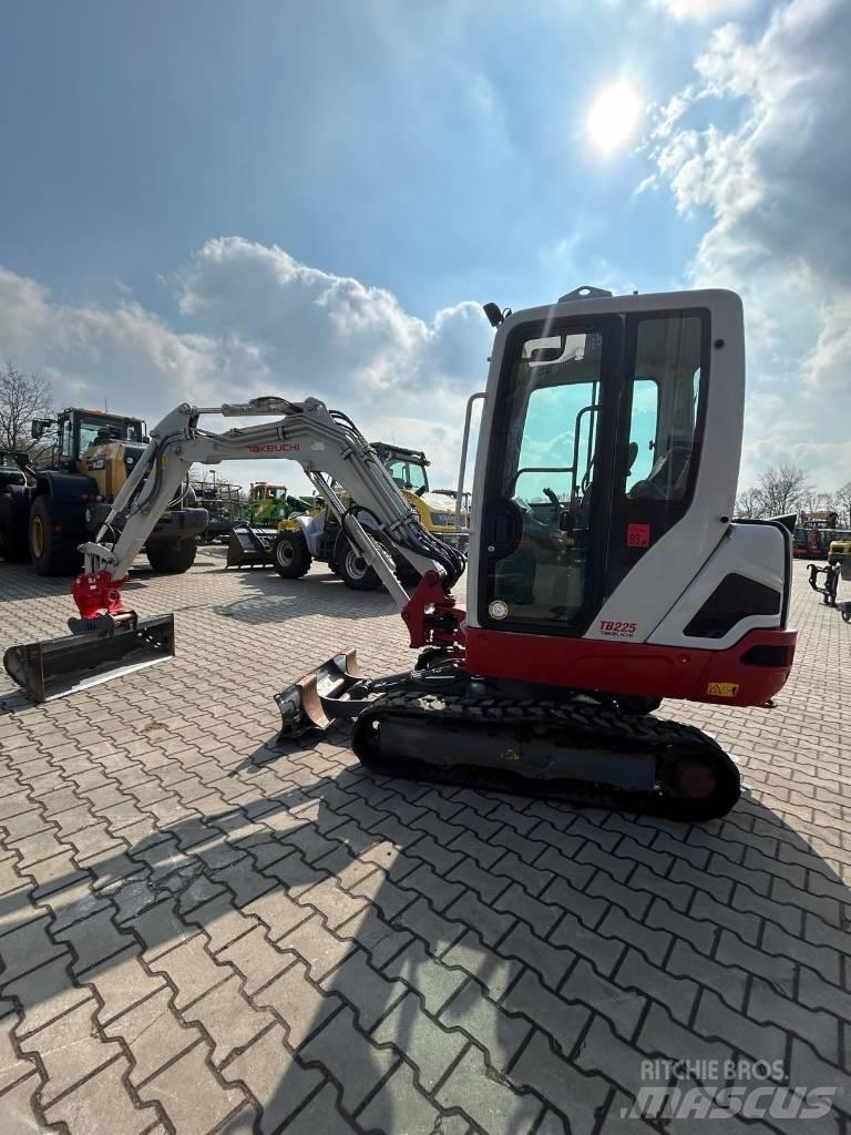 Takeuchi TB 225 Minikoparki