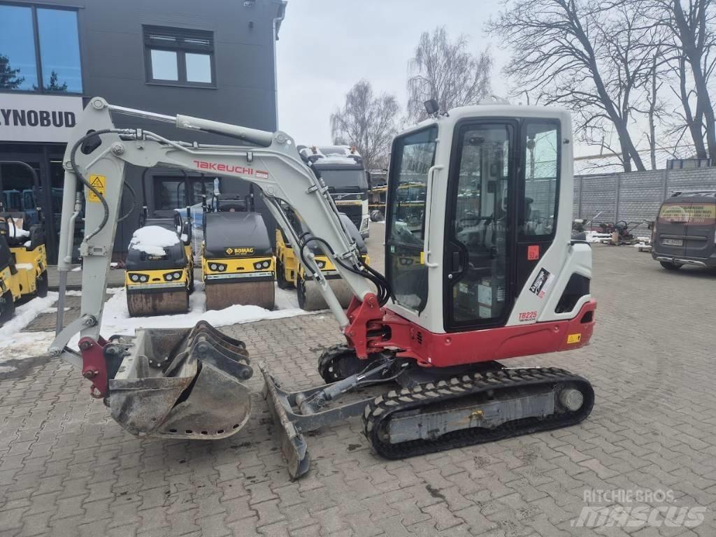 Takeuchi TB 225 Minikoparki