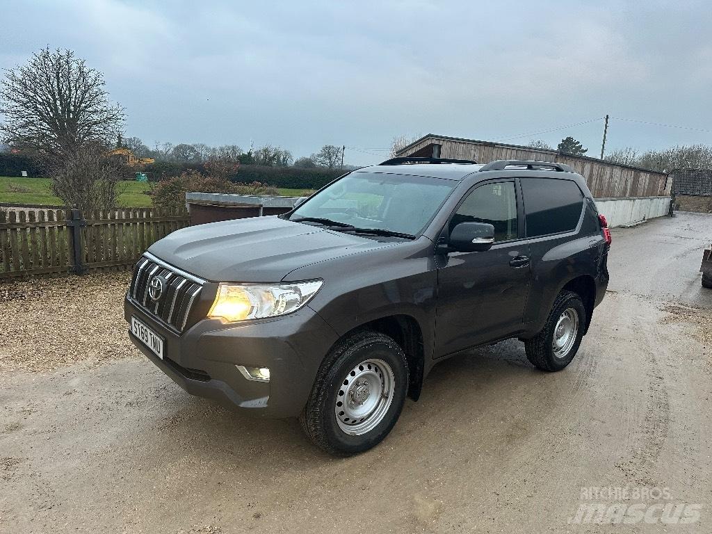 Toyota Landcruiser Pick-upy / Pojazdy z otwieranymi burtami