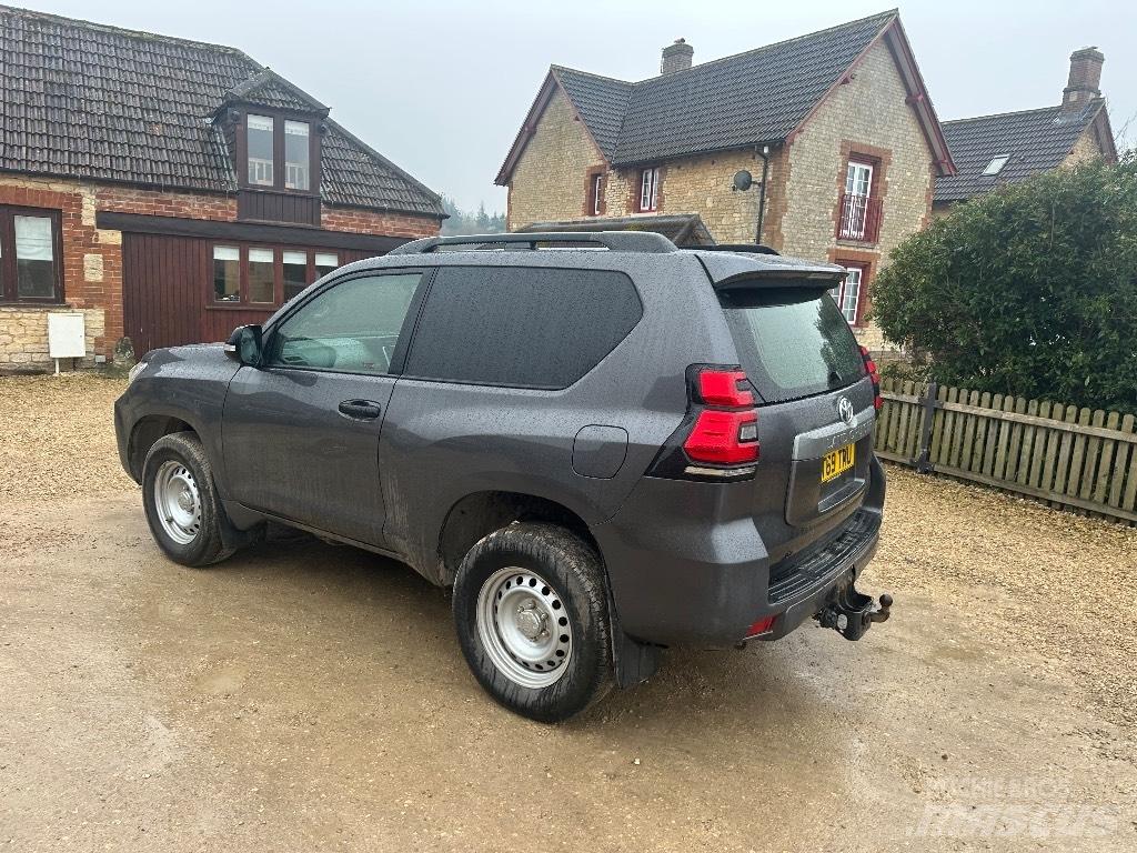 Toyota Landcruiser Pick-upy / Pojazdy z otwieranymi burtami