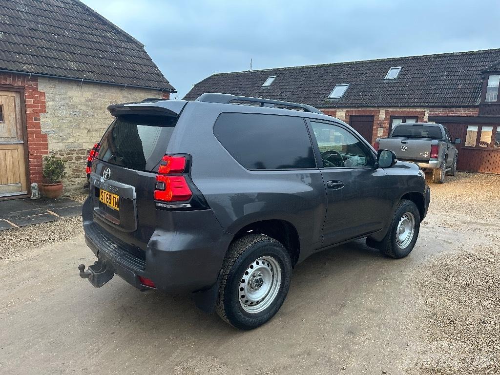 Toyota Landcruiser Pick-upy / Pojazdy z otwieranymi burtami