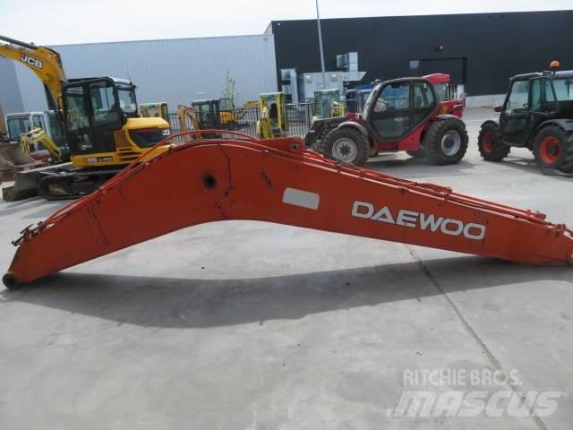Daewoo DX 225 LC Ramy i zawieszenie