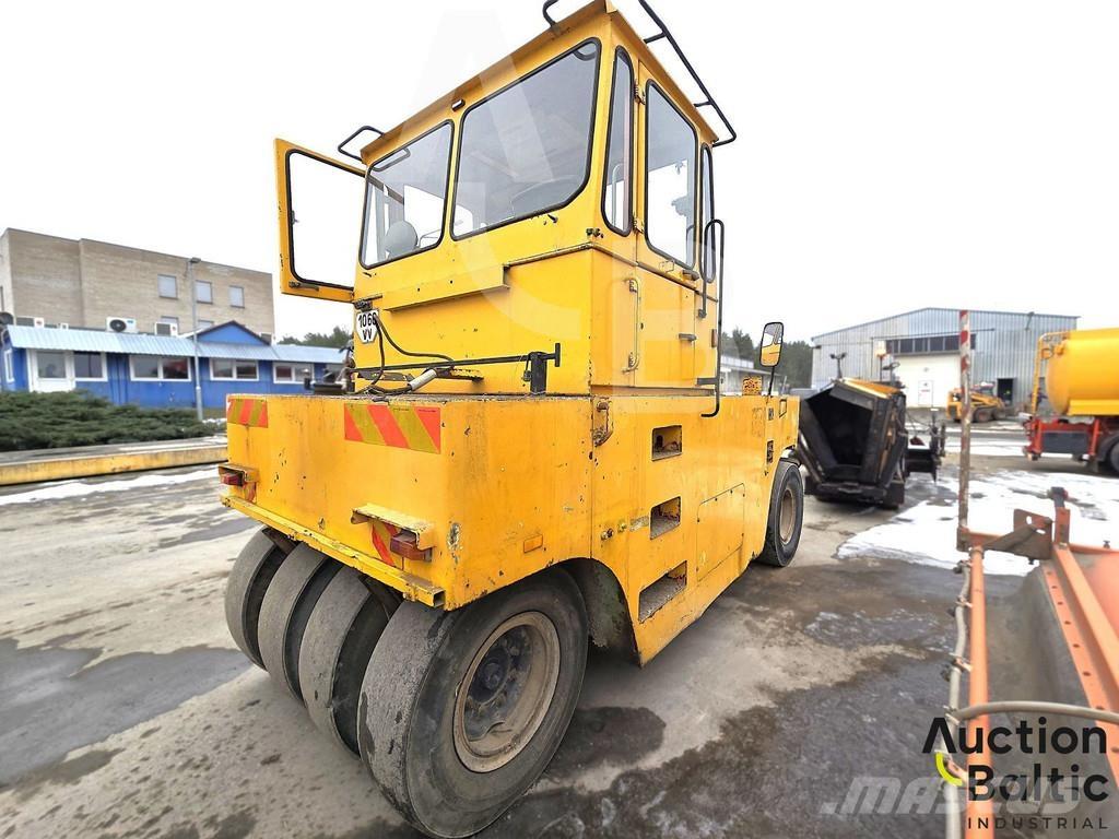 Hamm GRW 18 Walce ogumione