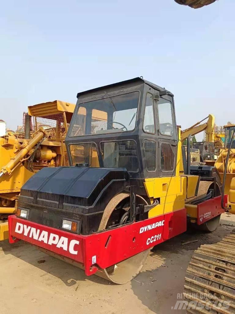 Dynapac CC 211 Walce dwubębnowe