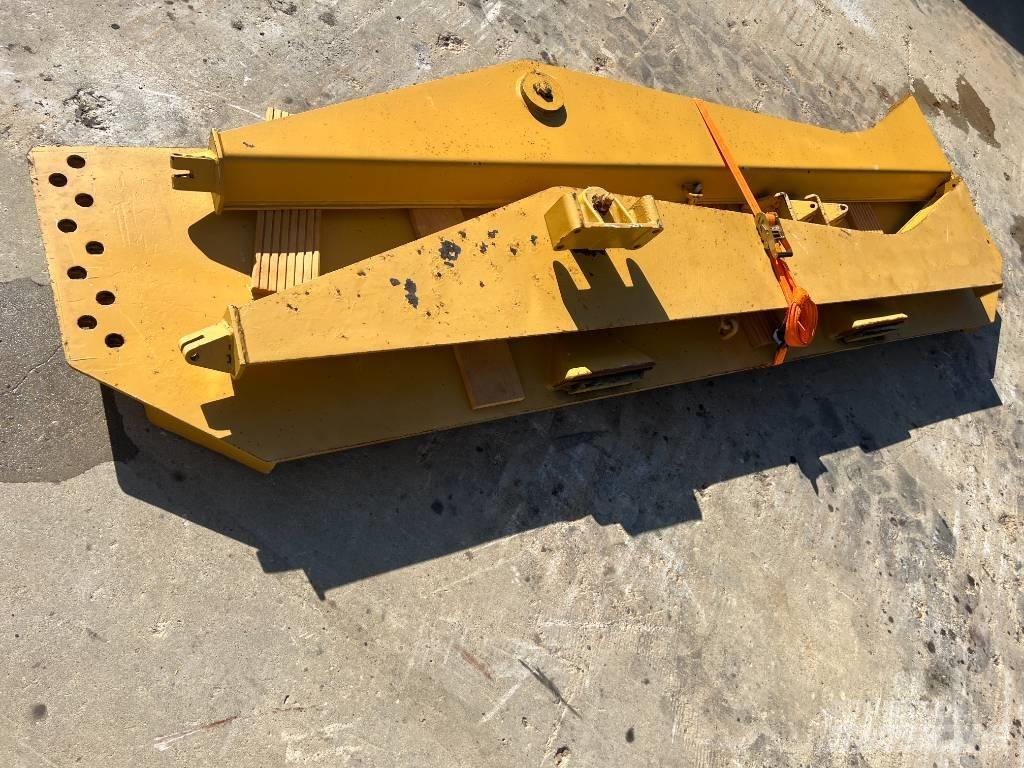 CAT 735 Skrzynie ładunkowe