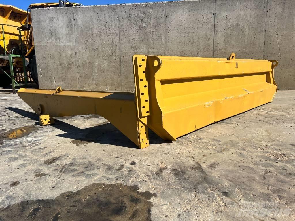 CAT 735 Skrzynie ładunkowe
