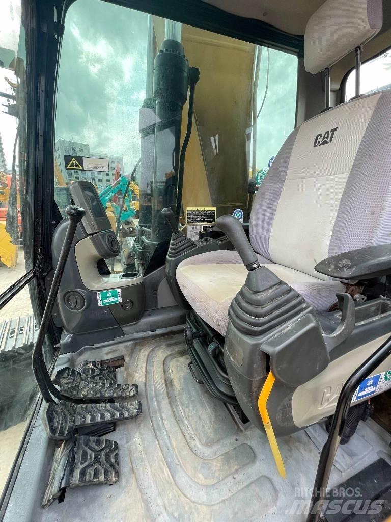 CAT 323 D Koparki gąsienicowe