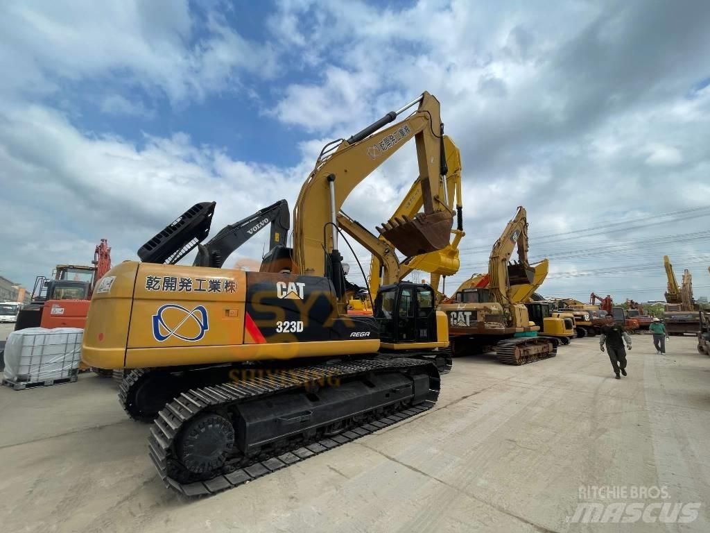 CAT 323 D Koparki gąsienicowe