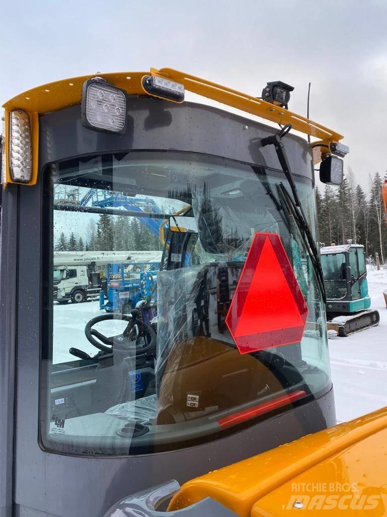LM Trac 587 Maszyny komunalne